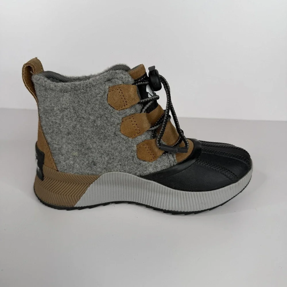 Sorel Snow Boots Kids Size 1 Gray Brown Waterproof Winter Ankle NY4563-224